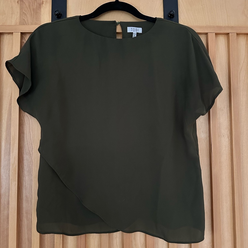 Tobi Women's Green media short sleeve shirt